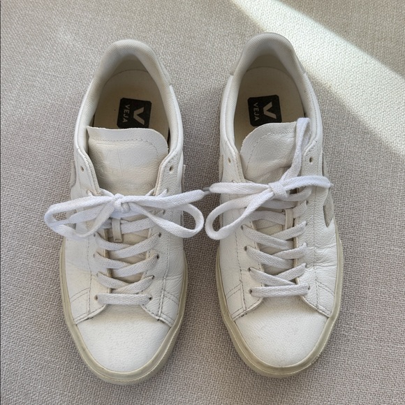 Veja Women's Campo White/Natural Sneakers - Picture 2 of 5